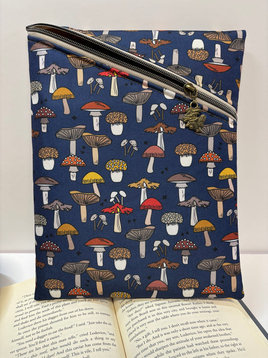 Water Resistant Hemingway Pouch